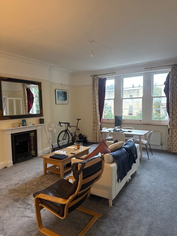 Flat Apsley Road in Bristol