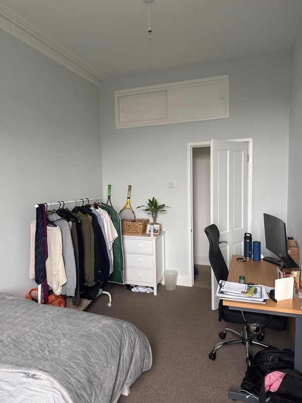 Flat Apsley Road in Bristol
