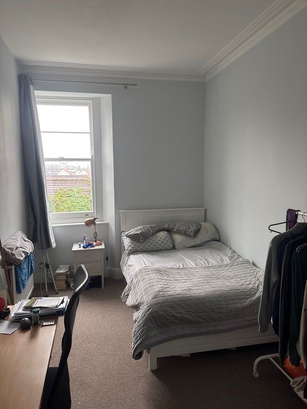 Flat Apsley Road in Bristol