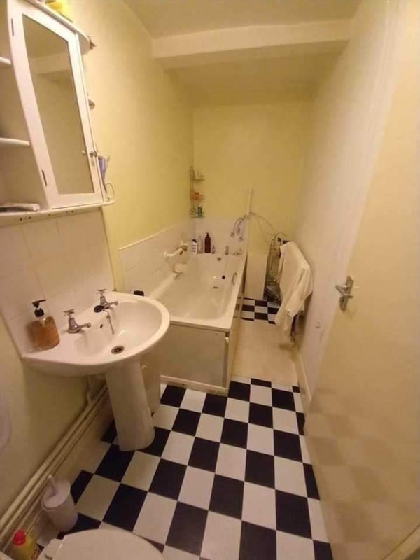 Room Parkhill Road in Greater London