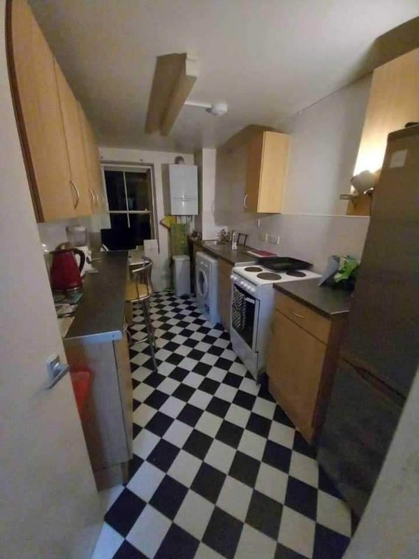 Room Parkhill Road in Greater London