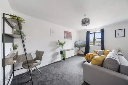 Flat Creighton Road in Greater London
