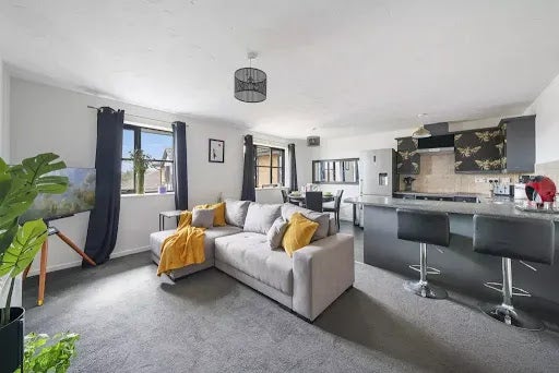 Flat Creighton Road in Greater London