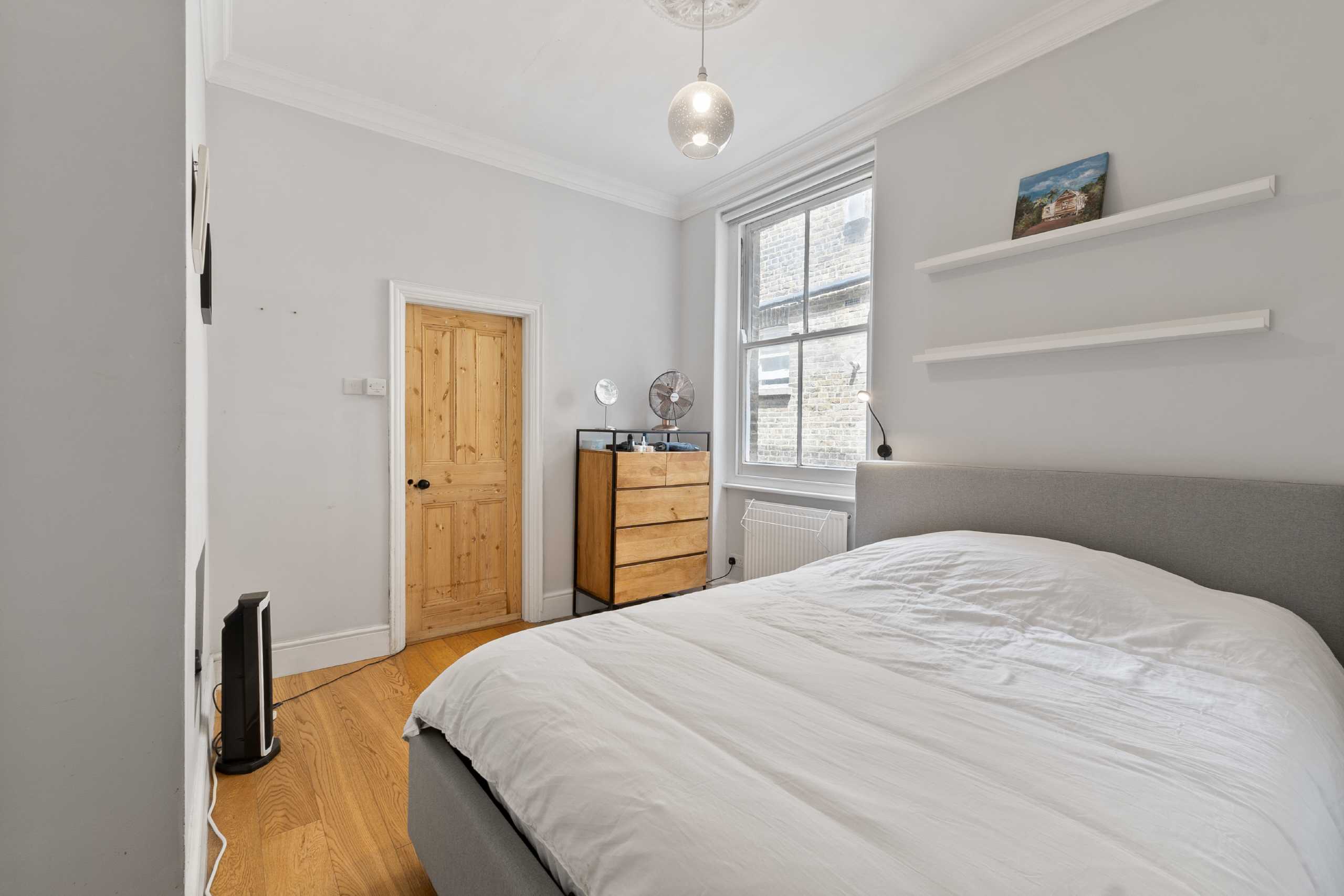 Flat Sulgrave Road in Greater London