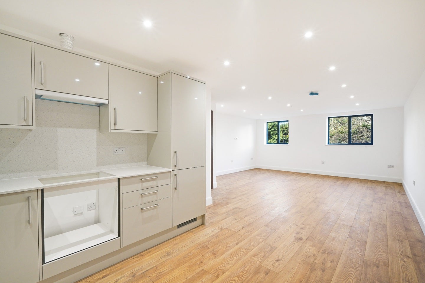Flat Bushey Grove Road in Hertsmere