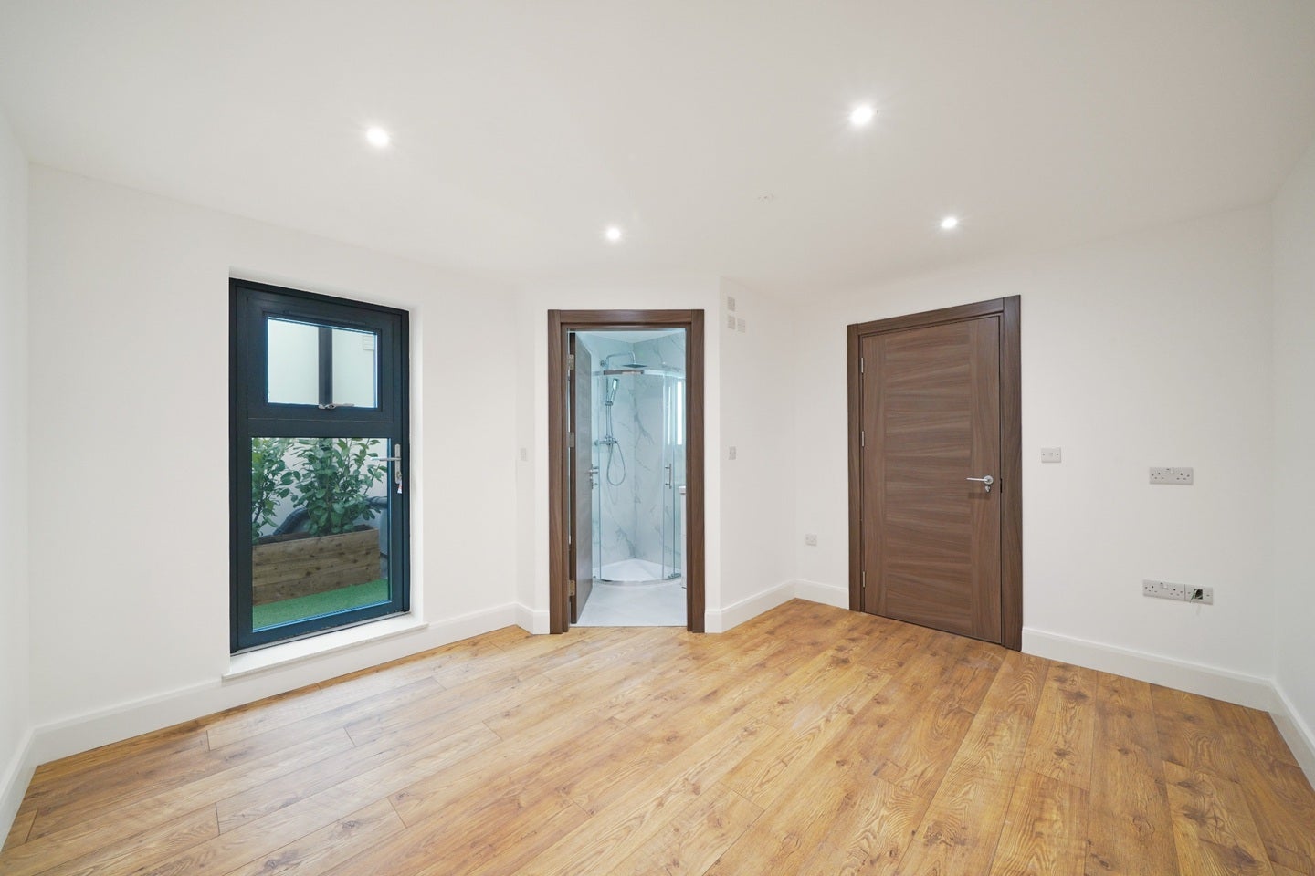 Flat Bushey Grove Road in Hertsmere
