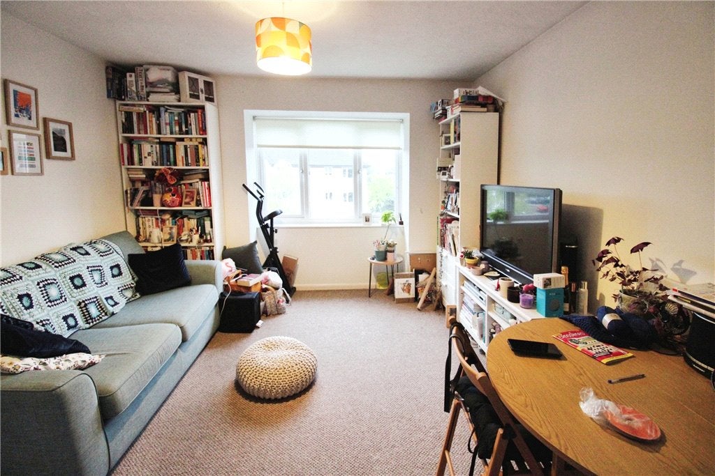 Flat Peartree Avenue in Greater London