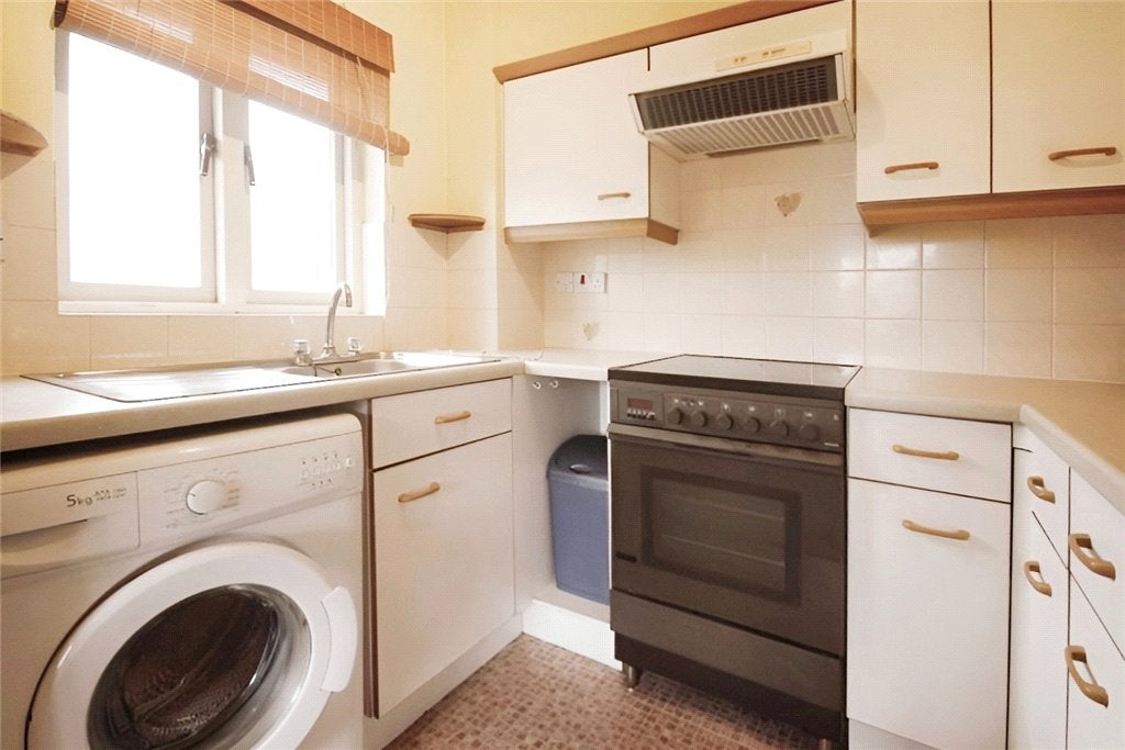 Flat Peartree Avenue in Greater London