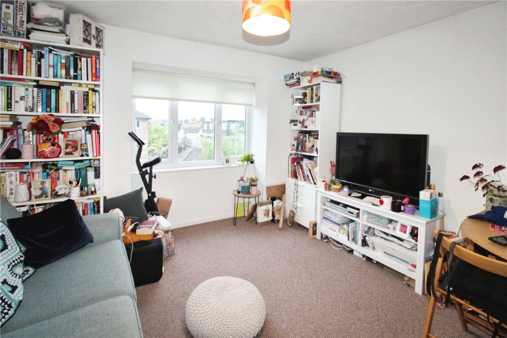 Flat Peartree Avenue in Greater London