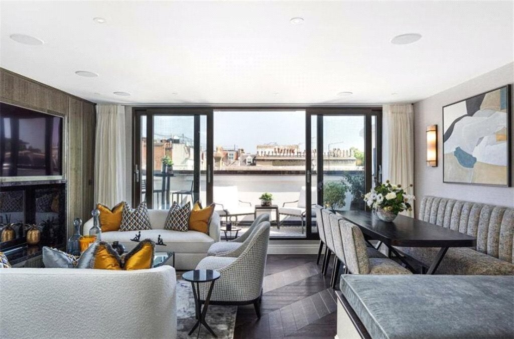 Flat Prince of Wales Terrace in Greater London