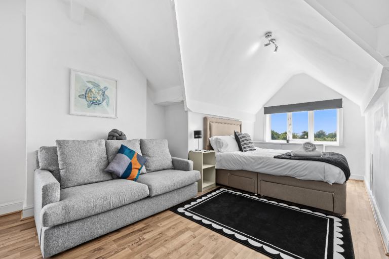 Flat Garton Grove in Leeds