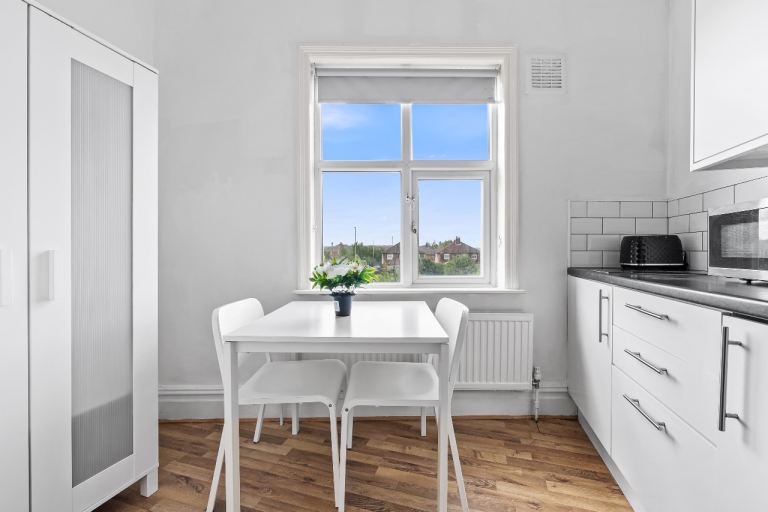 Flat Garton Grove in Leeds