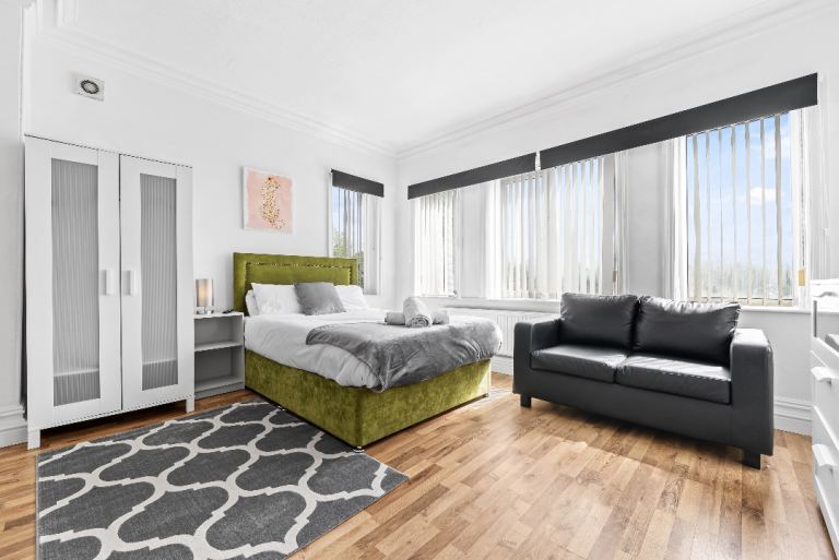 Flat Garton Grove in Leeds