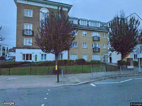 Flat Forty Avenue in Greater London