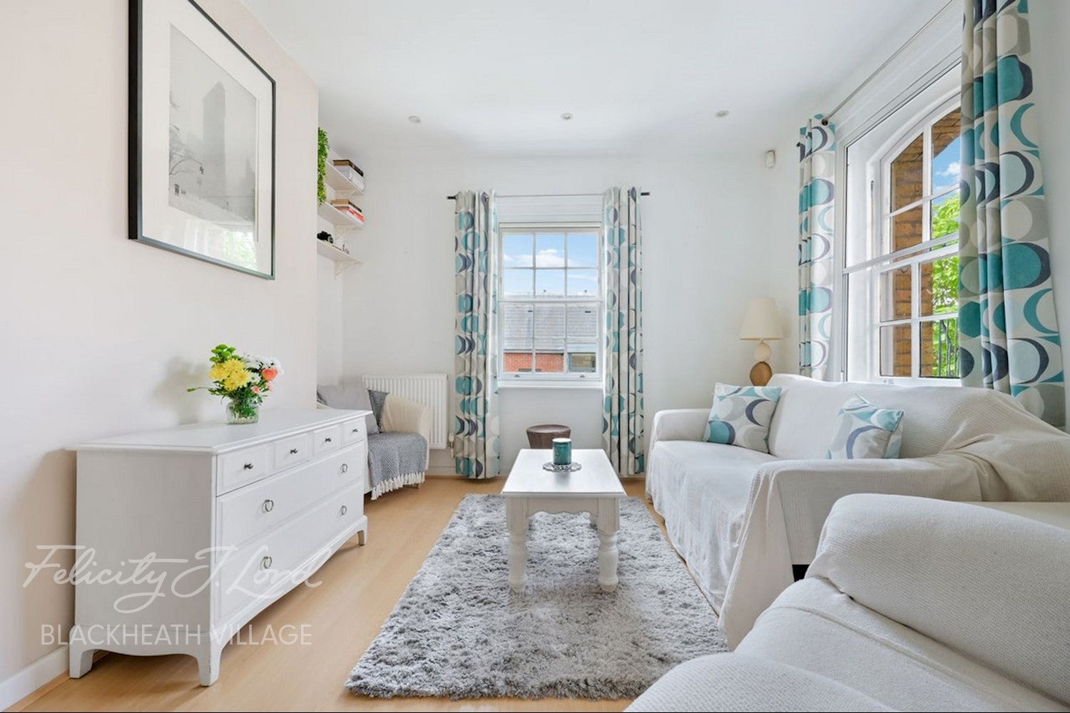 Flat Well Hall Road in Greater London