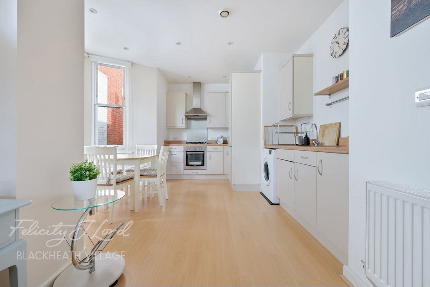 Flat Well Hall Road in Greater London