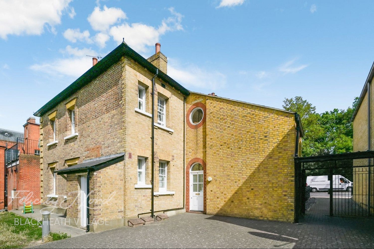Flat Well Hall Road in Greater London