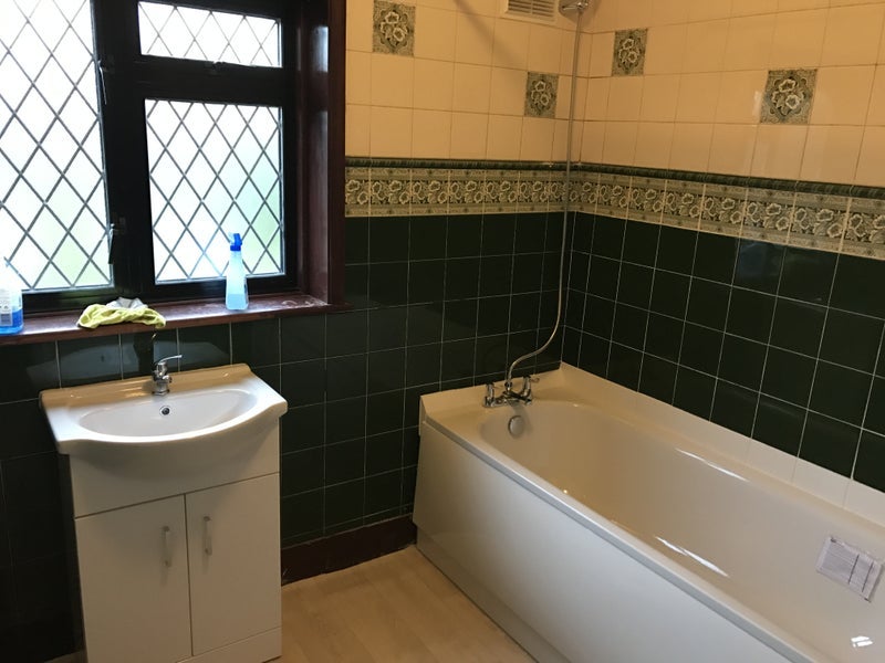 Room Coombe Road in Greater London