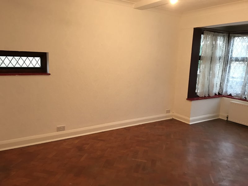 Room Coombe Road in Greater London