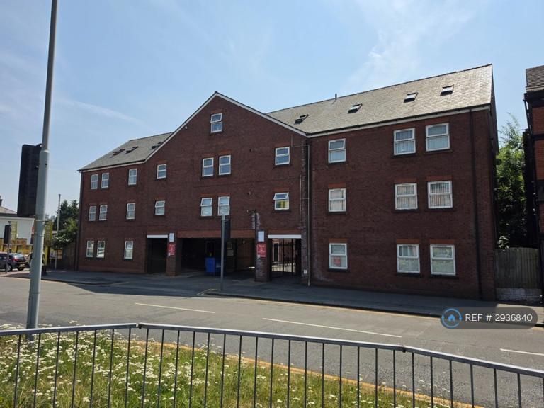 Flat East Prescot Road in Liverpool