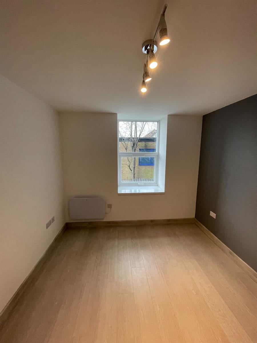 Flat Paris Avenue in Newcastle-under-Lyme