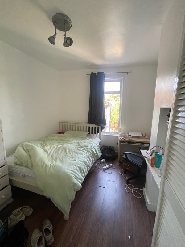 Room Clarendon Road in Greater London