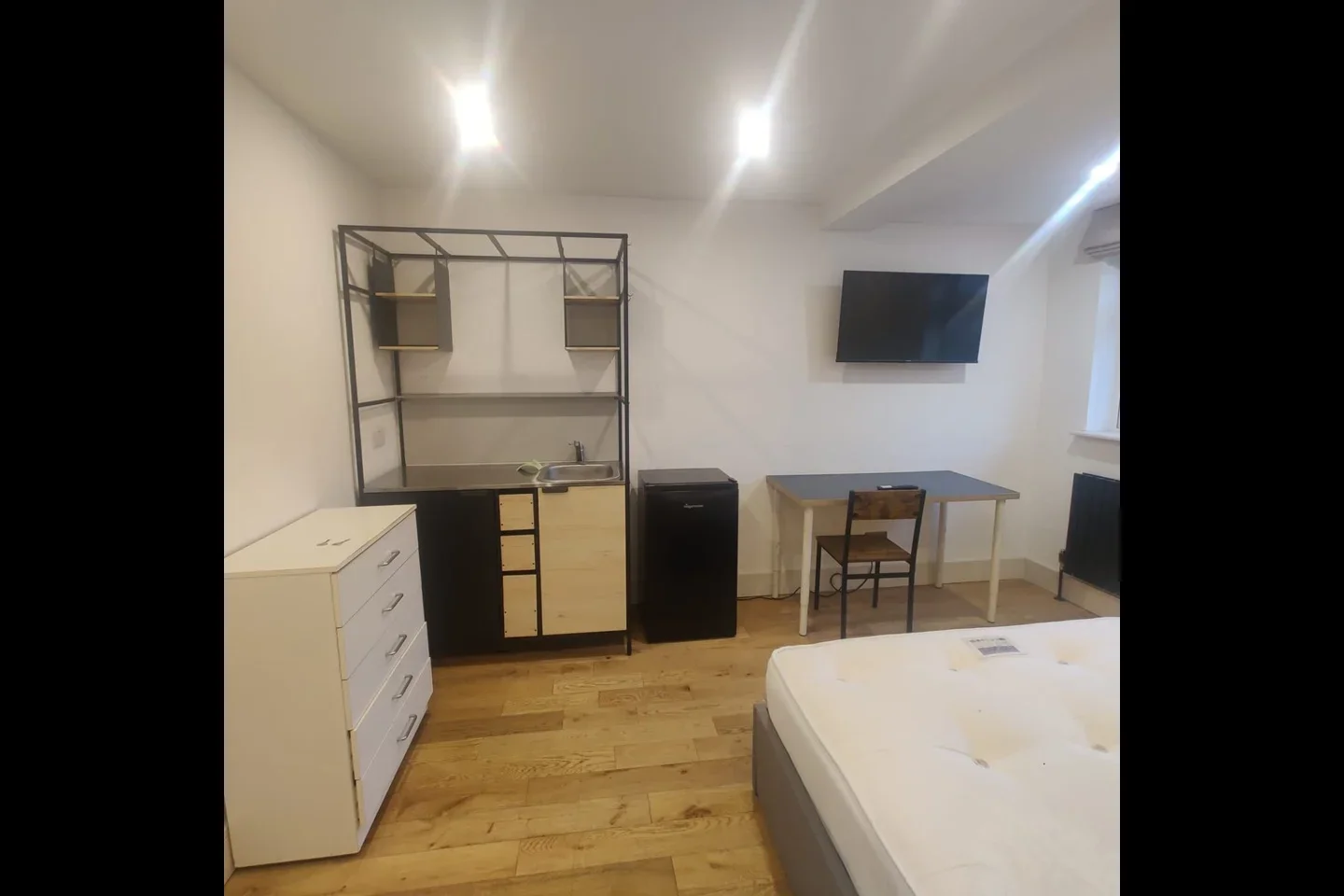 Flat Prince of Wales Close in Greater London