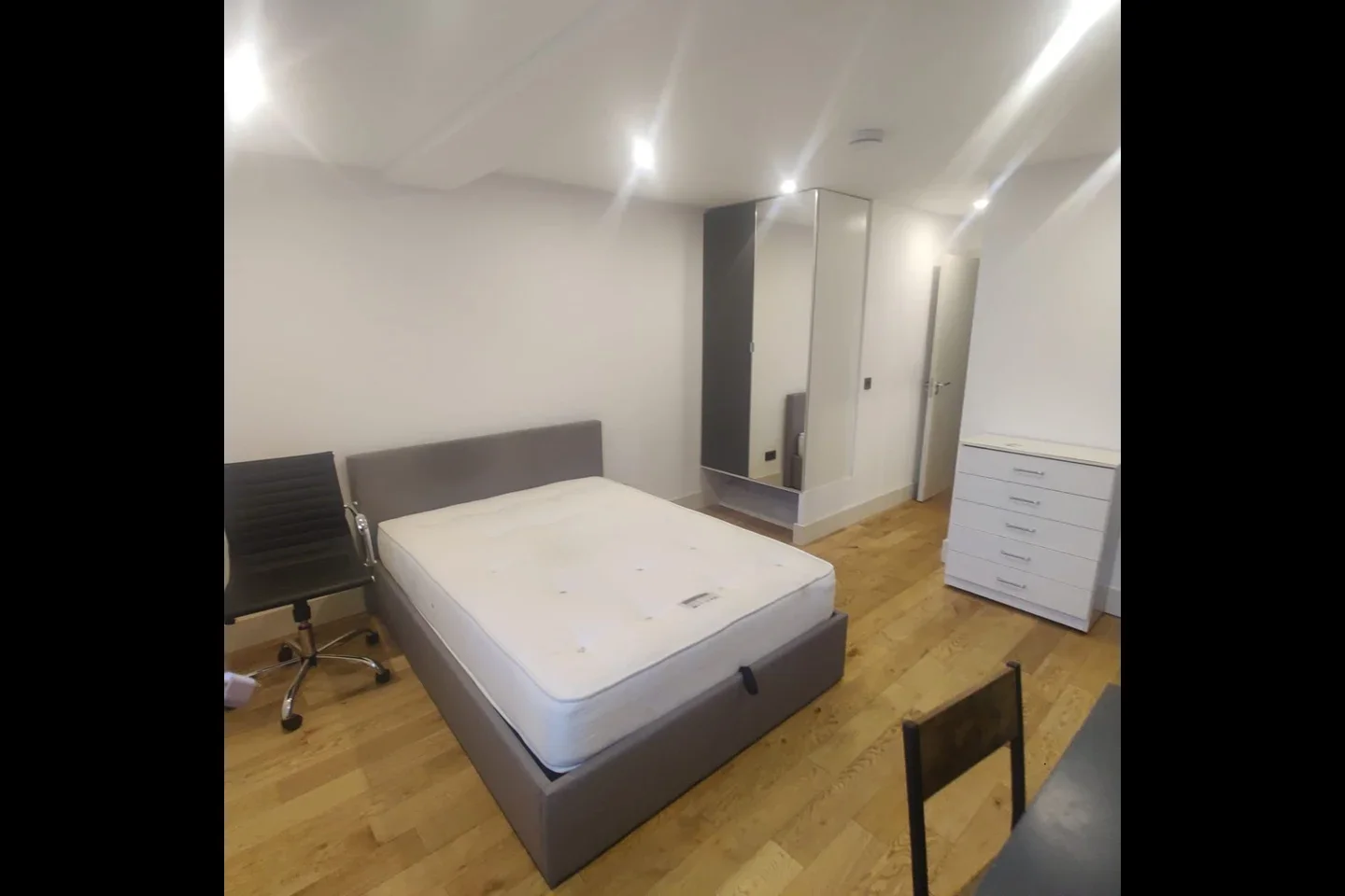 Flat Prince of Wales Close in Greater London