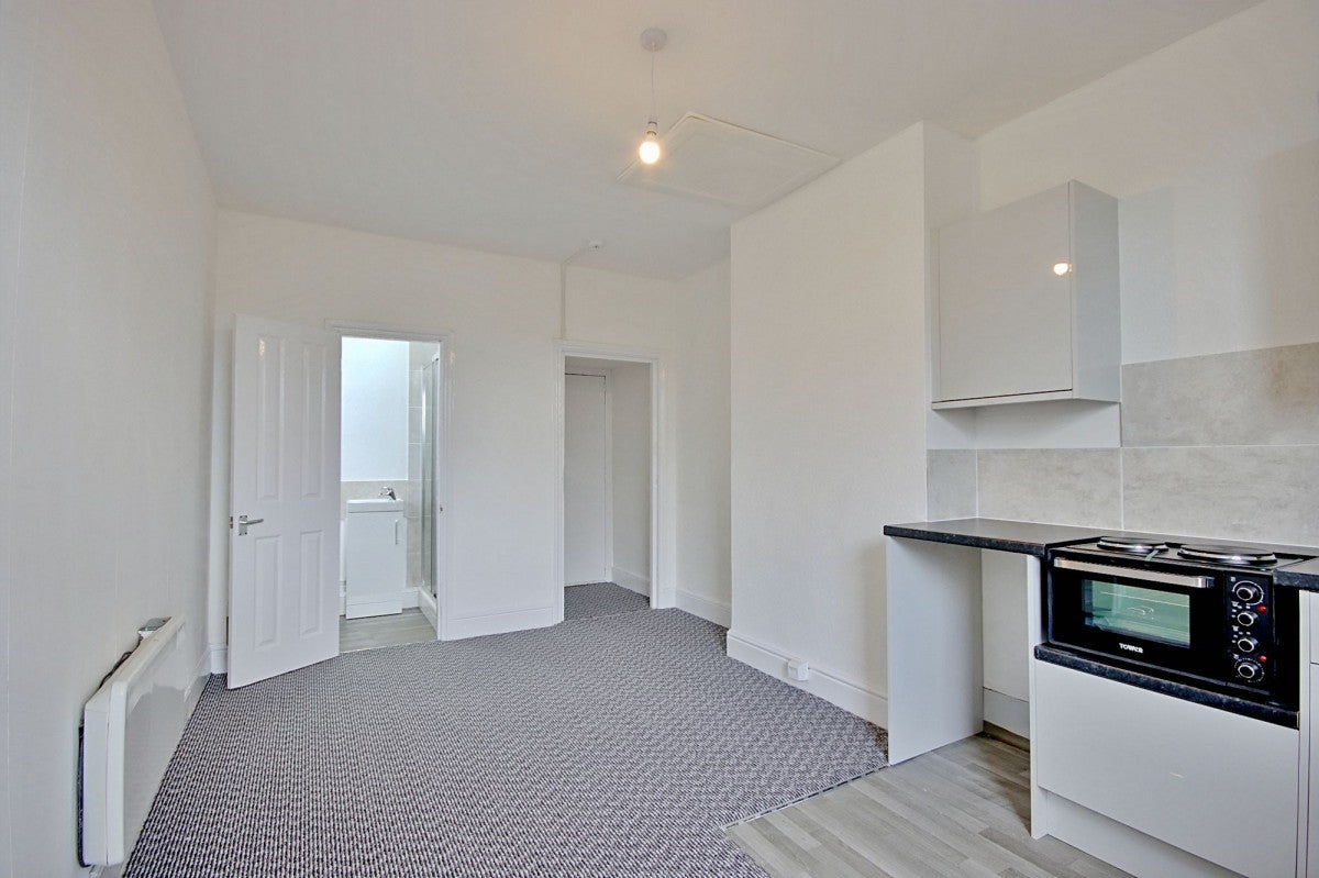 Flat Ombersley Road in Worcester
