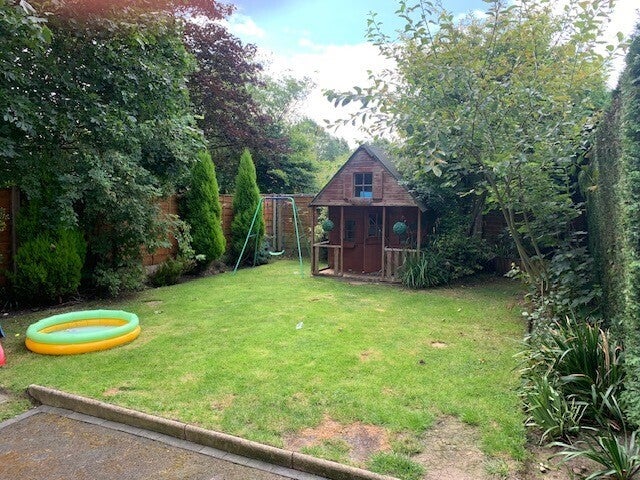 House Larchwood Drive in Wilmslow