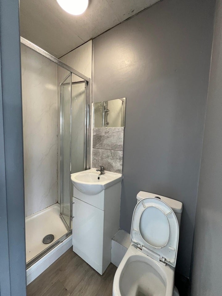 Room Fernside Avenue in Greater London