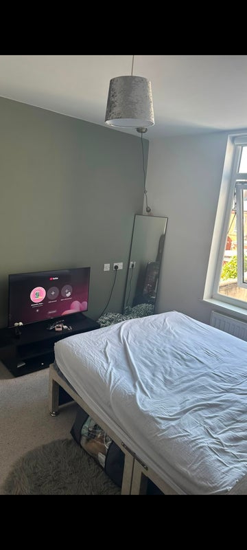 Room Mill Lane in Wakefield