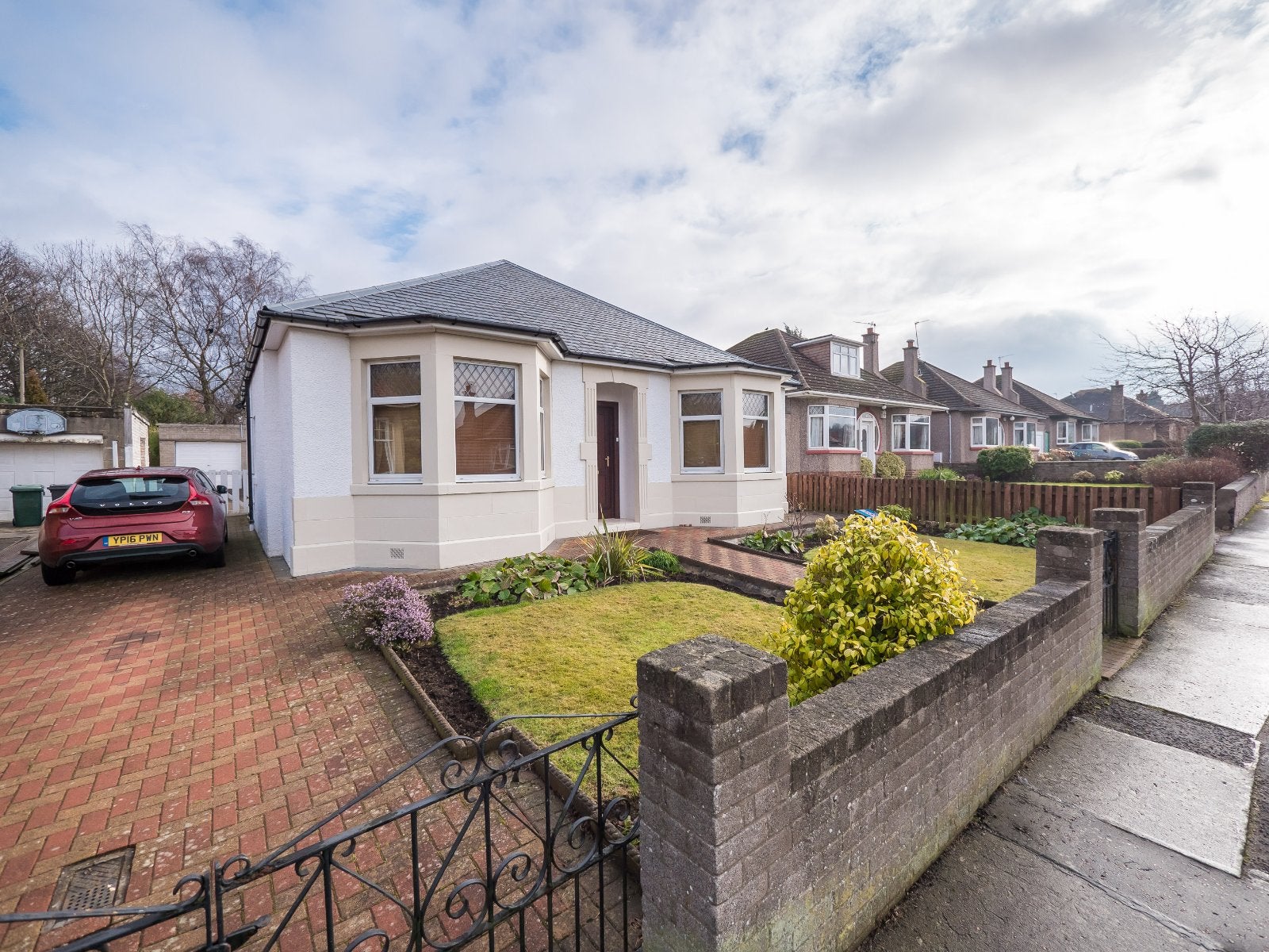 House Parkgrove Road in City of Edinburgh