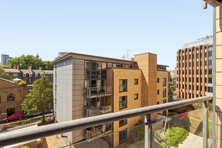 Flat Great Dover Street in Greater London