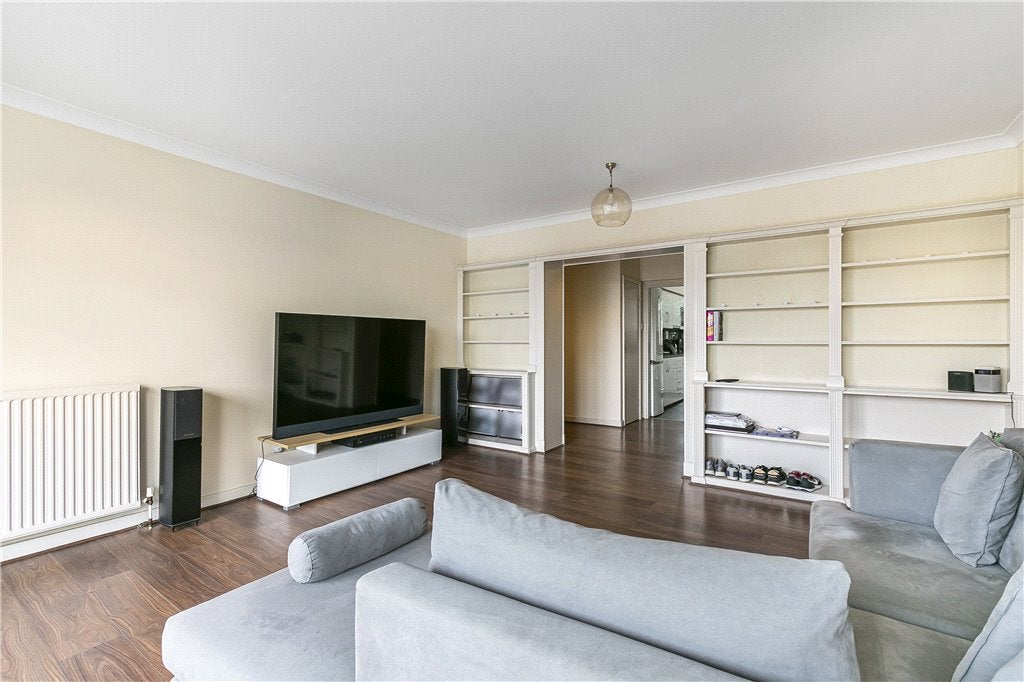 Flat Putney Hill in Greater London