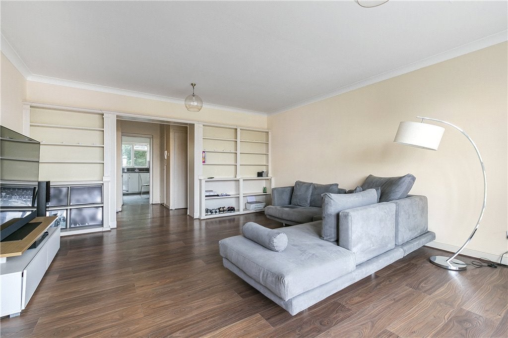 Flat Putney Hill in Greater London