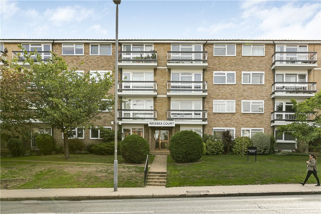 Flat Putney Hill in Greater London