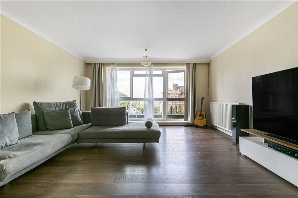 Flat Putney Hill in Greater London