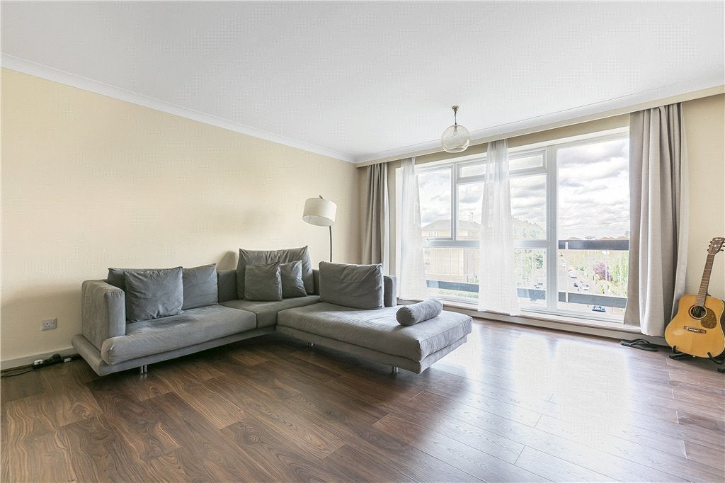 Flat Putney Hill in Greater London