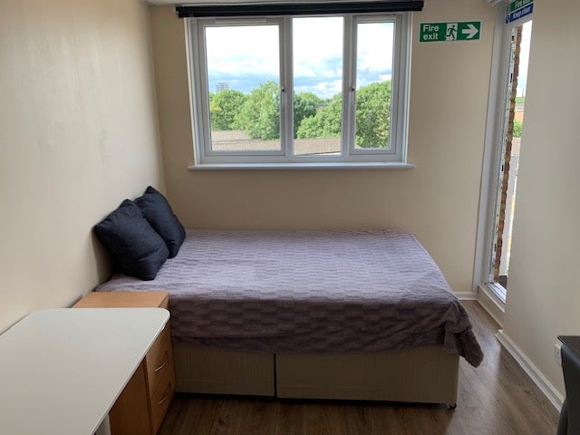 Flat Rotherhithe New Road in Greater London