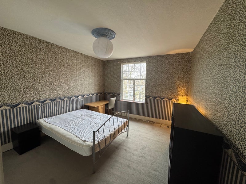 Room Shepherds Bush Road in Greater London
