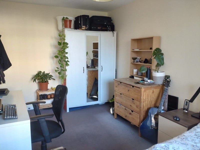Room Fellows Court in Greater London