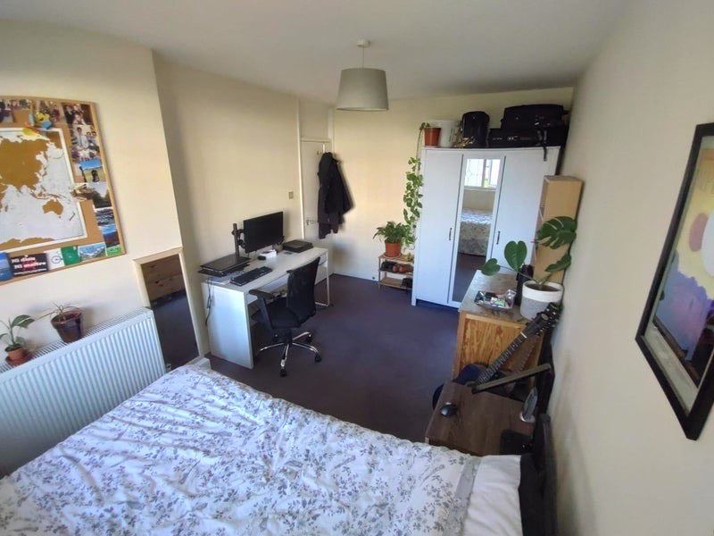 Room Fellows Court in Greater London