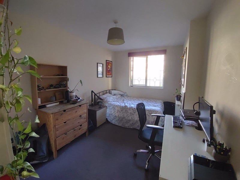 Room Fellows Court in Greater London