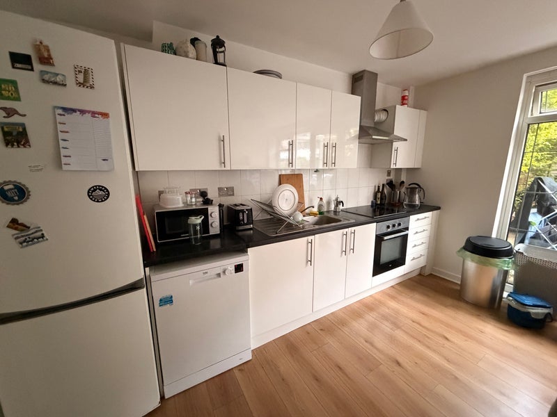 Room Fellows Court in Greater London