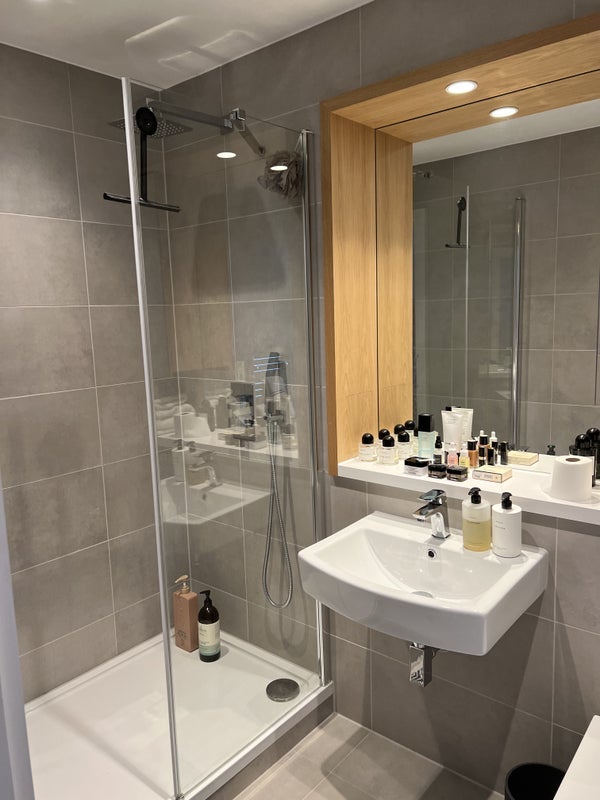 Room Summerstown in Greater London
