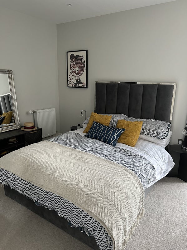 Room Summerstown in Greater London