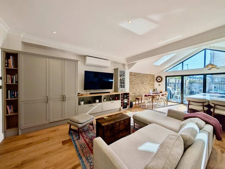 Flat Bridgford Street in Greater London