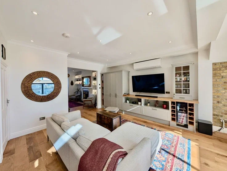 Flat Bridgford Street in Greater London