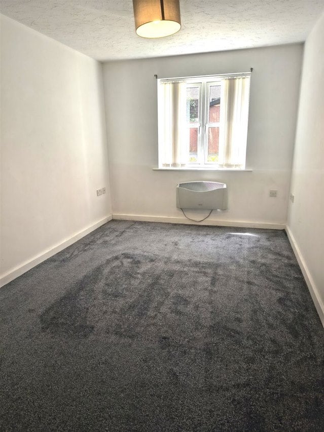Flat Carlton Street in Farnworth